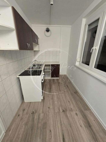 Eladó panellakás, Pécsett, Eszék utcában 48.9 M Ft, 2+1 szobás