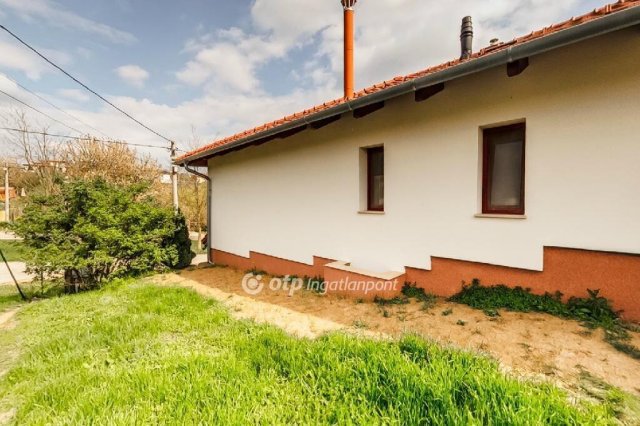 Eladó családi ház, Tinnyén 125 M Ft, 4 szobás
