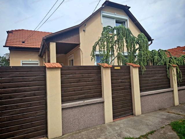 Eladó családi ház, Jászberényben 130 M Ft, 4 szobás
