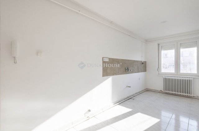 Eladó téglalakás, Nyíregyházán 42.9 M Ft, 3 szobás