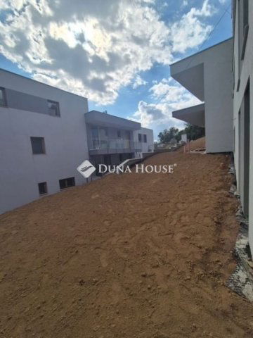 Eladó téglalakás, Pécsett 130 M Ft, 3 szobás