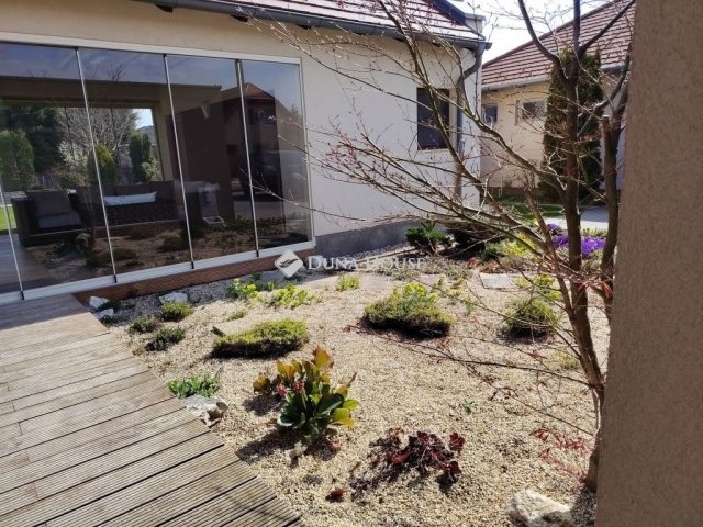 Eladó családi ház, Gárdonyban 249.9 M Ft, 4 szobás