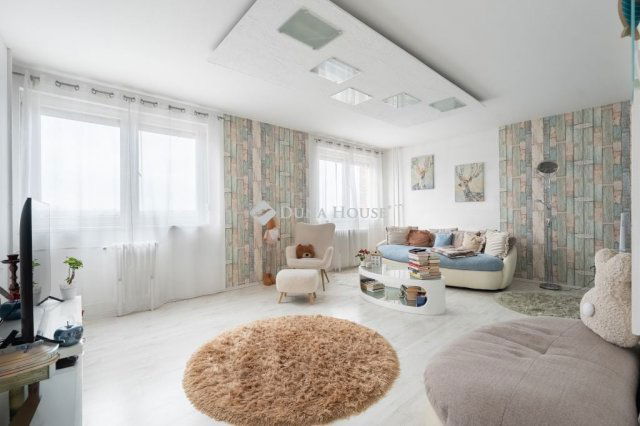 Eladó téglalakás, Tatabányán, Győri úton 63.5 M Ft, 4 szobás