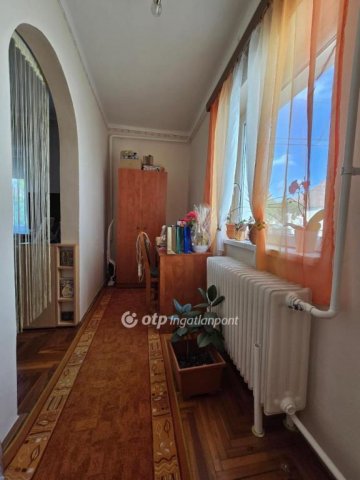 Eladó családi ház, Pápán 52 M Ft, 5+1 szobás