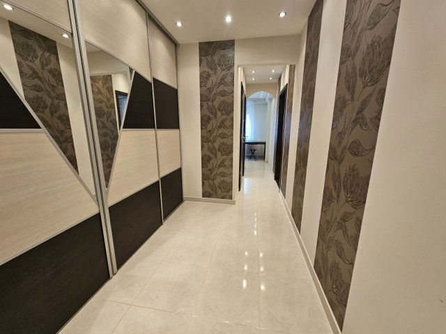 Eladó panellakás, Debrecenben 69.9 M Ft, 3 szobás