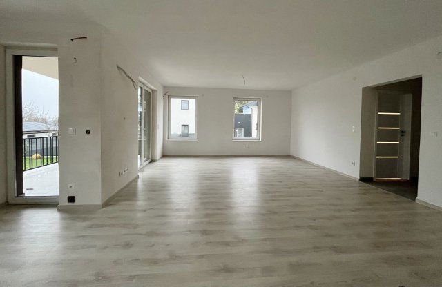 Eladó üzlethelyiség, Gödöllőn 89.99 M Ft, 2 szobás