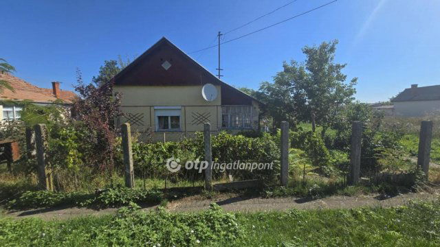 Eladó családi ház, Tetétlenen 6.5 M Ft, 2 szobás