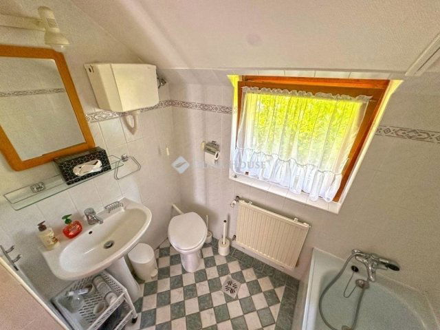 Eladó családi ház, Szentendrén 200.8 M Ft, 6 szobás