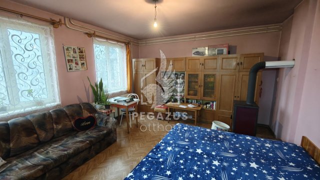 Eladó családi ház, Arlón 18 M Ft, 4+1 szobás