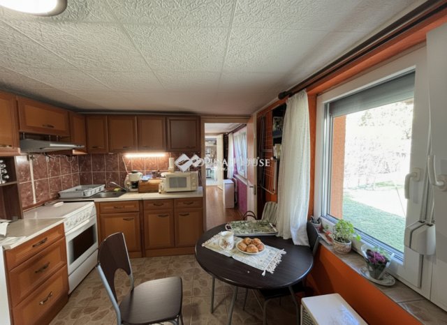 Eladó családi ház, Budapesten, III. kerületben 59.9 M Ft