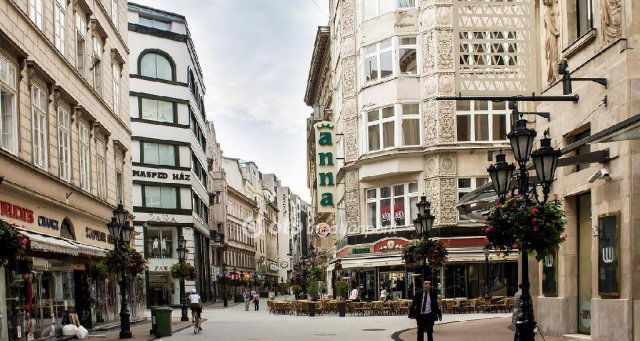 Eladó téglalakás, Budapesten, V. kerületben 237.5 M Ft, 3 szobás