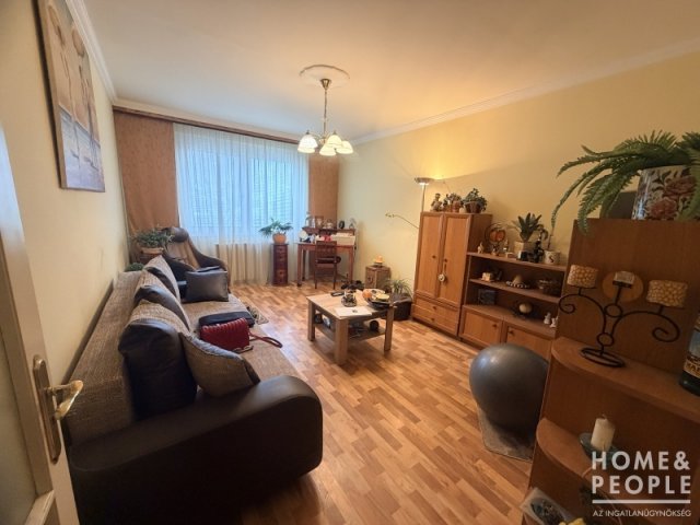 Eladó téglalakás, Szegeden 74 M Ft, 3 szobás