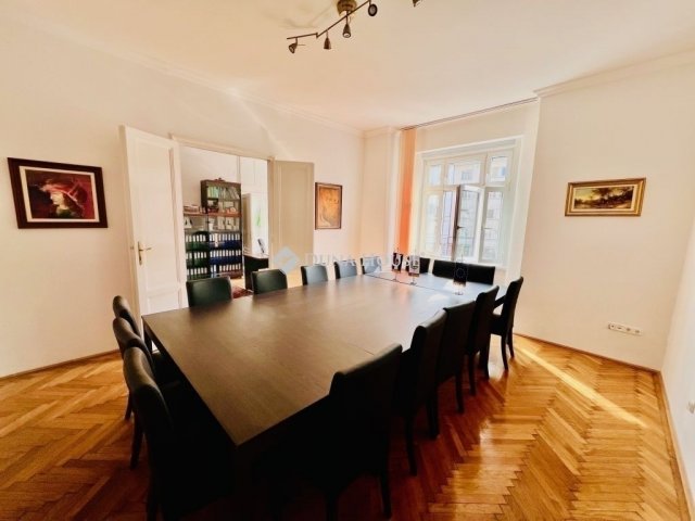 Eladó téglalakás, Budapesten, VII. kerületben 149 M Ft, 4 szobás