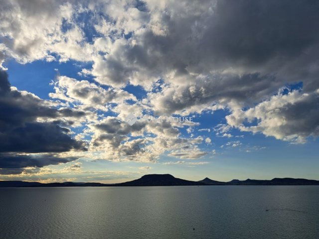 Eladó nyaraló, Balatonfenyvesen 79.9 M Ft, 5+1 szobás