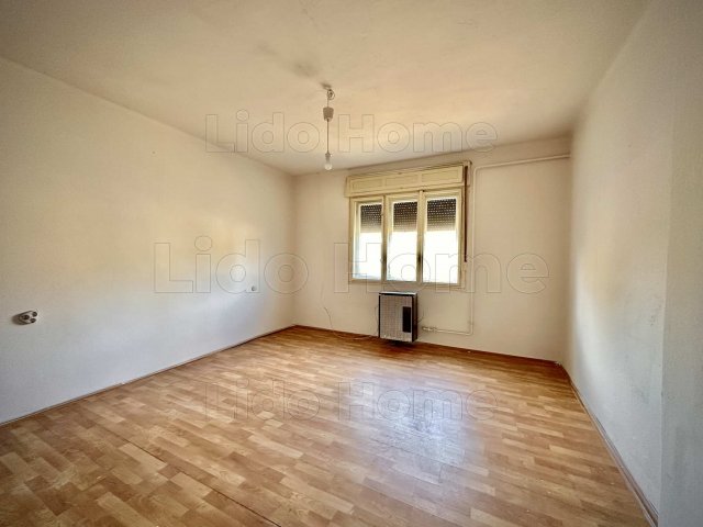 Eladó családi ház, Siófokon 89.9 M Ft, 7 szobás