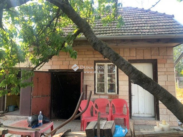 Eladó nyaraló, Tatán 22 M Ft, 1 szobás / költözzbe.hu