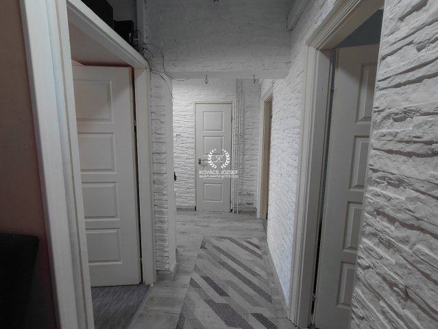 Eladó panellakás, Ózdon, Vasvár úton 15.9 M Ft, 2+1 szobás