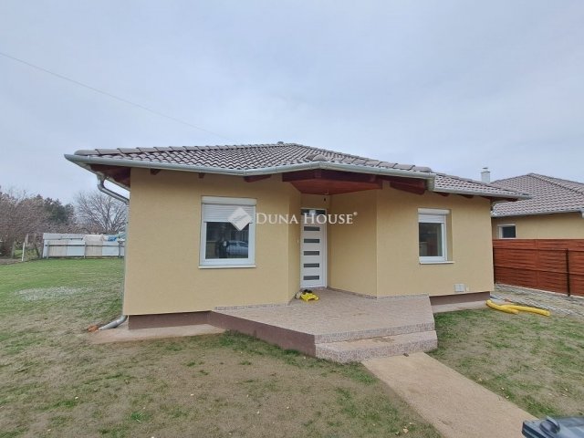 Eladó családi ház, Csévharaszton 85 M Ft, 4 szobás