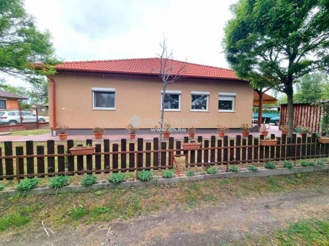 Eladó családi ház, Tápióbicskén 58 M Ft, 4 szobás