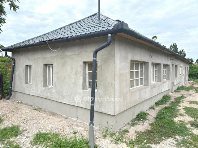 Eladó családi ház, Poroszlón 22 M Ft, 1+2 szobás
