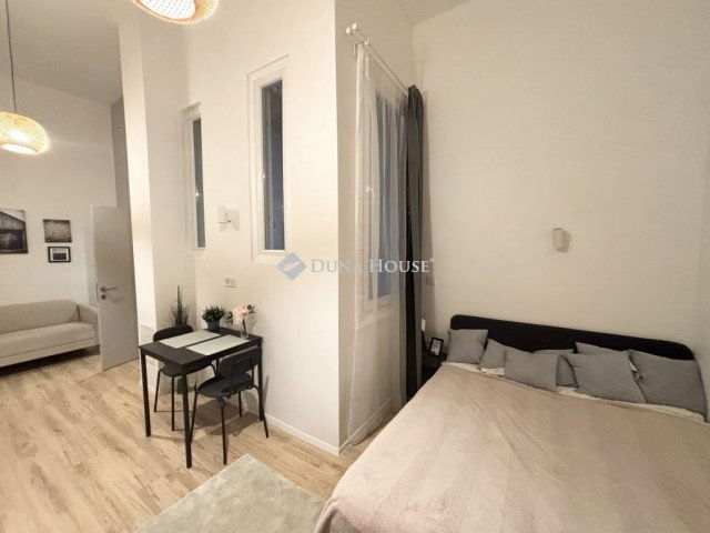 Eladó téglalakás, Budapesten, VII. kerületben 34 M Ft, 1 szobás