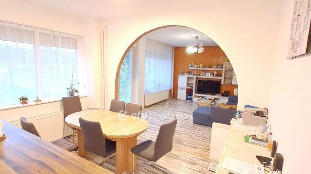 Eladó családi ház, Nagykőrösön 79.9 M Ft, 5+2 szobás