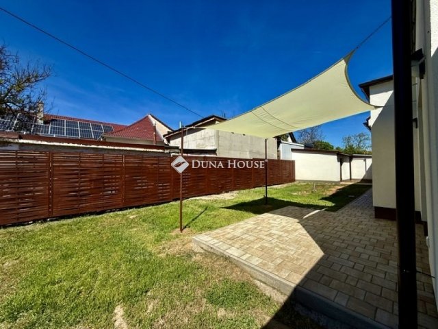 Eladó családi ház, Pécsett 145 M Ft, 4 szobás