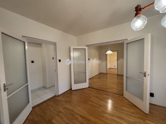 Eladó panellakás, Budaörsön, Szivárvány utcában 89 M Ft