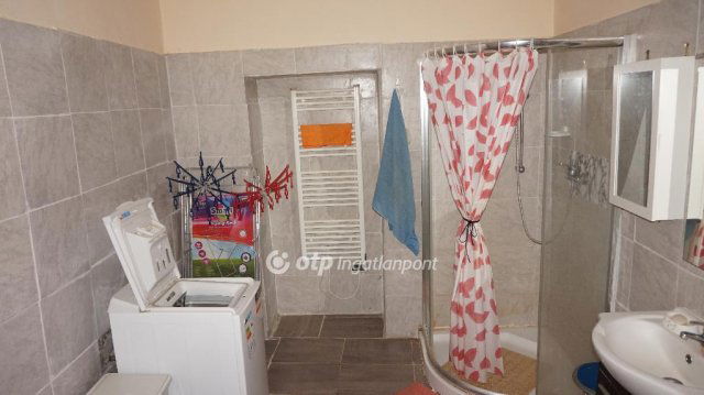 Eladó családi ház, Vácszentlászlón 46 M Ft, 41+1 szobás