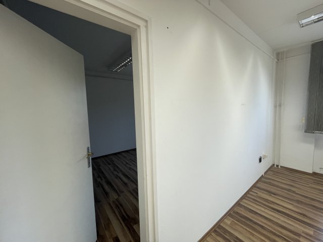 Kiadó iroda, Miskolcon, Jókai Mór utcában 200 E Ft / hó