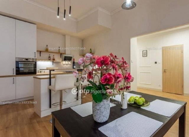 Eladó téglalakás, Budapesten, VI. kerületben 155 M Ft, 3 szobás