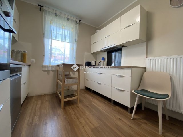 Eladó családi ház, Veszprémben 189.99 M Ft, 7 szobás