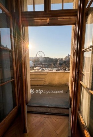 Eladó téglalakás, Budapesten, VI. kerületben 185 M Ft, 2 szobás