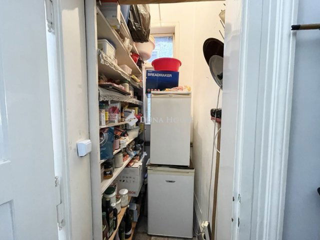 Eladó téglalakás, Budapesten, VI. kerületben 109 M Ft, 2 szobás