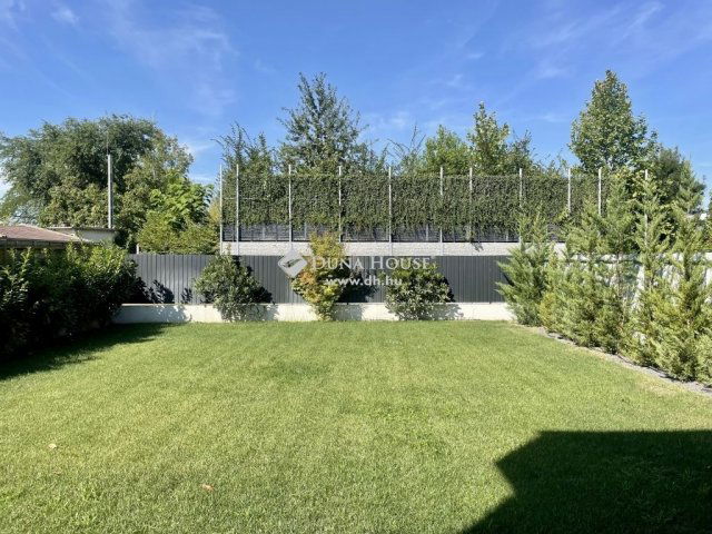 Eladó ikerház, Debrecenben 200 M Ft, 5 szobás