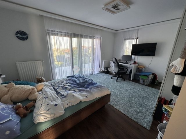 Eladó családi ház, Szentendrén 450 M Ft, 4 szobás