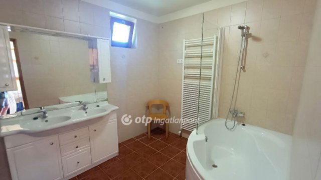 Eladó családi ház, Egerszalókon 129 M Ft, 5 szobás