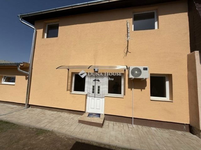 Eladó családi ház, Budapesten, XVIII. kerületben 64.9 M Ft