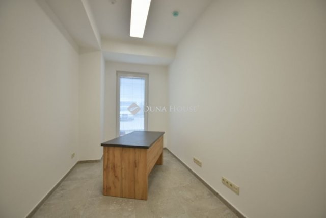 Kiadó ipari ingatlan, Alsónémediben 1700 E Ft / hó