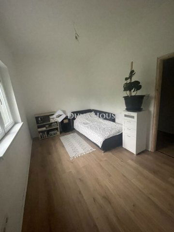 Eladó panellakás, Pécsett 119.99 M Ft, 4 szobás