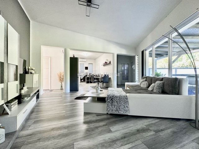 Eladó családi ház, Pécsett 115 M Ft, 4 szobás