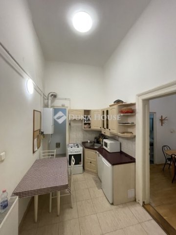 Eladó téglalakás, Budapesten, VI. kerületben 74.5 M Ft, 1 szobás