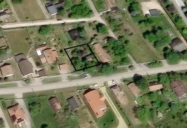 Eladó családi ház, Komáromban 24.99 M Ft, 1 szobás