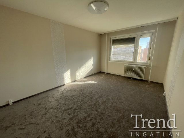 Kiadó panellakás, albérlet, Dunaújvárosban 100 E Ft / hó