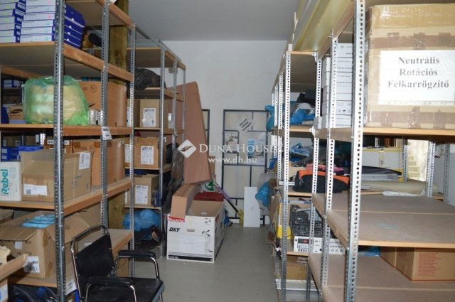 Eladó családi ház, Pilisvörösváron 259.2 M Ft, 6 szobás