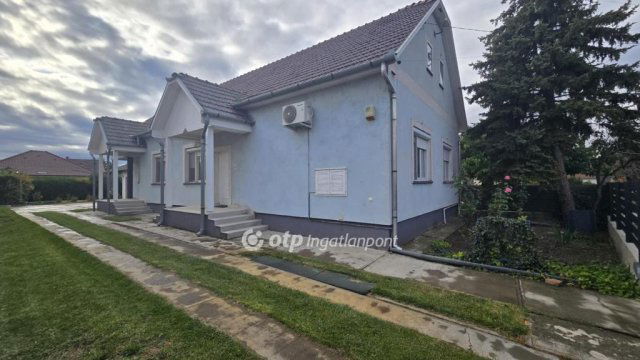 Eladó családi ház, Nádudvaron 74.9 M Ft, 4 szobás