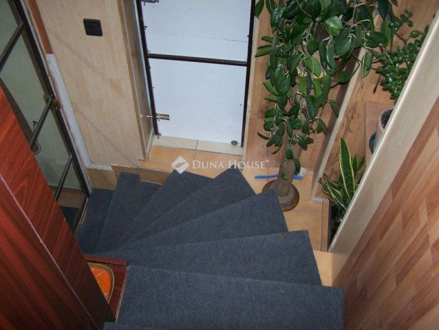 Eladó családi ház, Pécsett 59.2 M Ft, 3 szobás