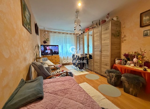 Eladó panellakás, Hajmáskéren 26.99 M Ft, 1+1 szobás