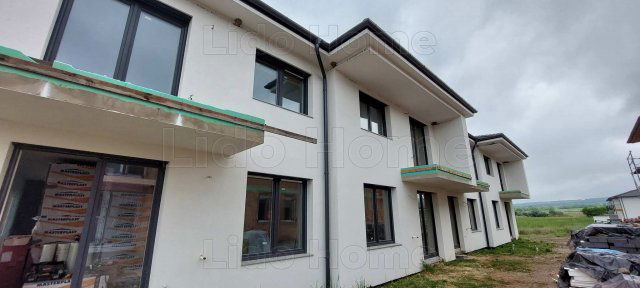 Eladó nyaraló, Balatonföldváron 90 M Ft, 4 szobás