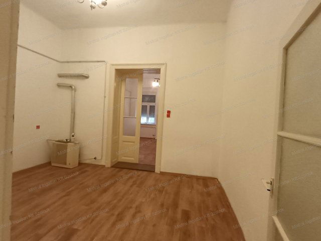 Kiadó családi ház, albérlet, Szolnokon 120 E Ft / hó